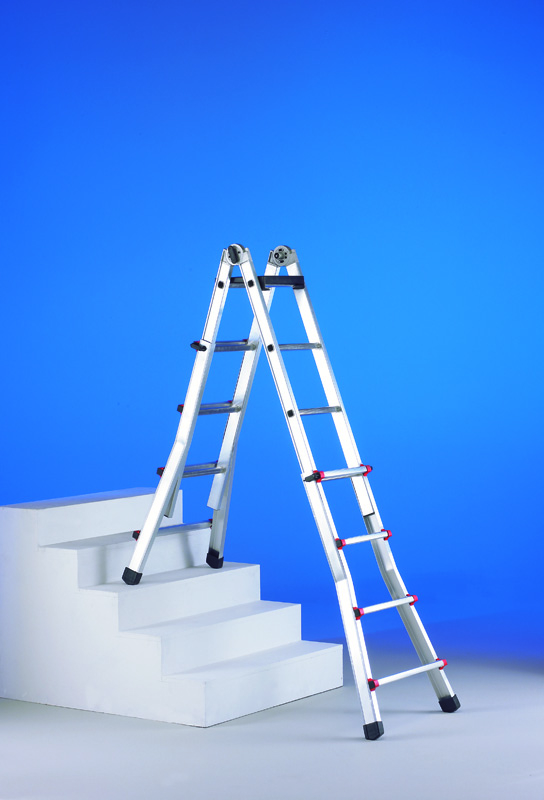 Da hver ende kan udskydes
separat, kan stigen stå på en
trappe eller andet underlag med
niveauforskelle.